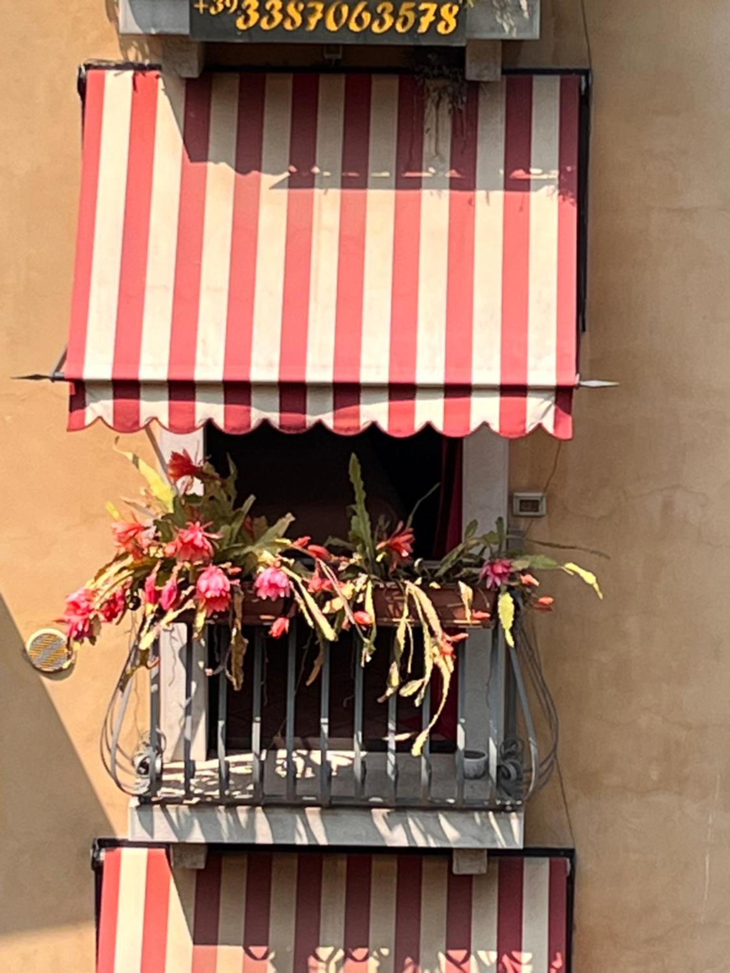 The Tower Of The Old King Bed & Breakfast Desenzano del Garda Bagian luar foto