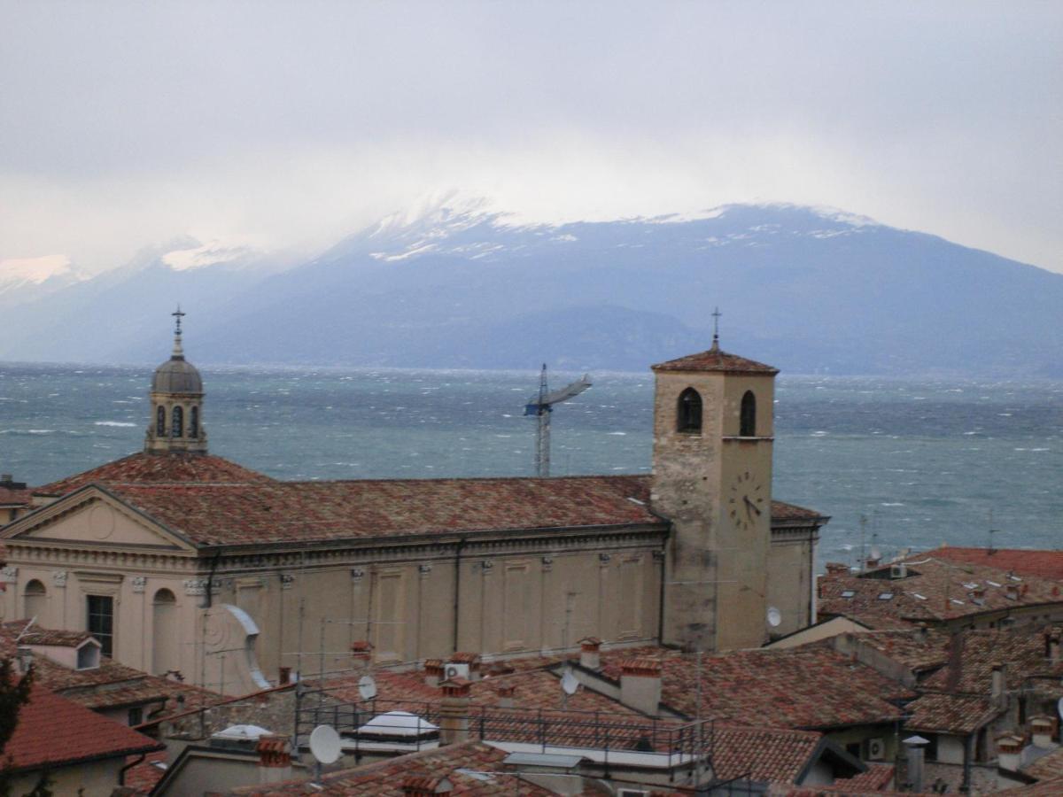 The Tower Of The Old King Bed & Breakfast Desenzano del Garda Ruang foto